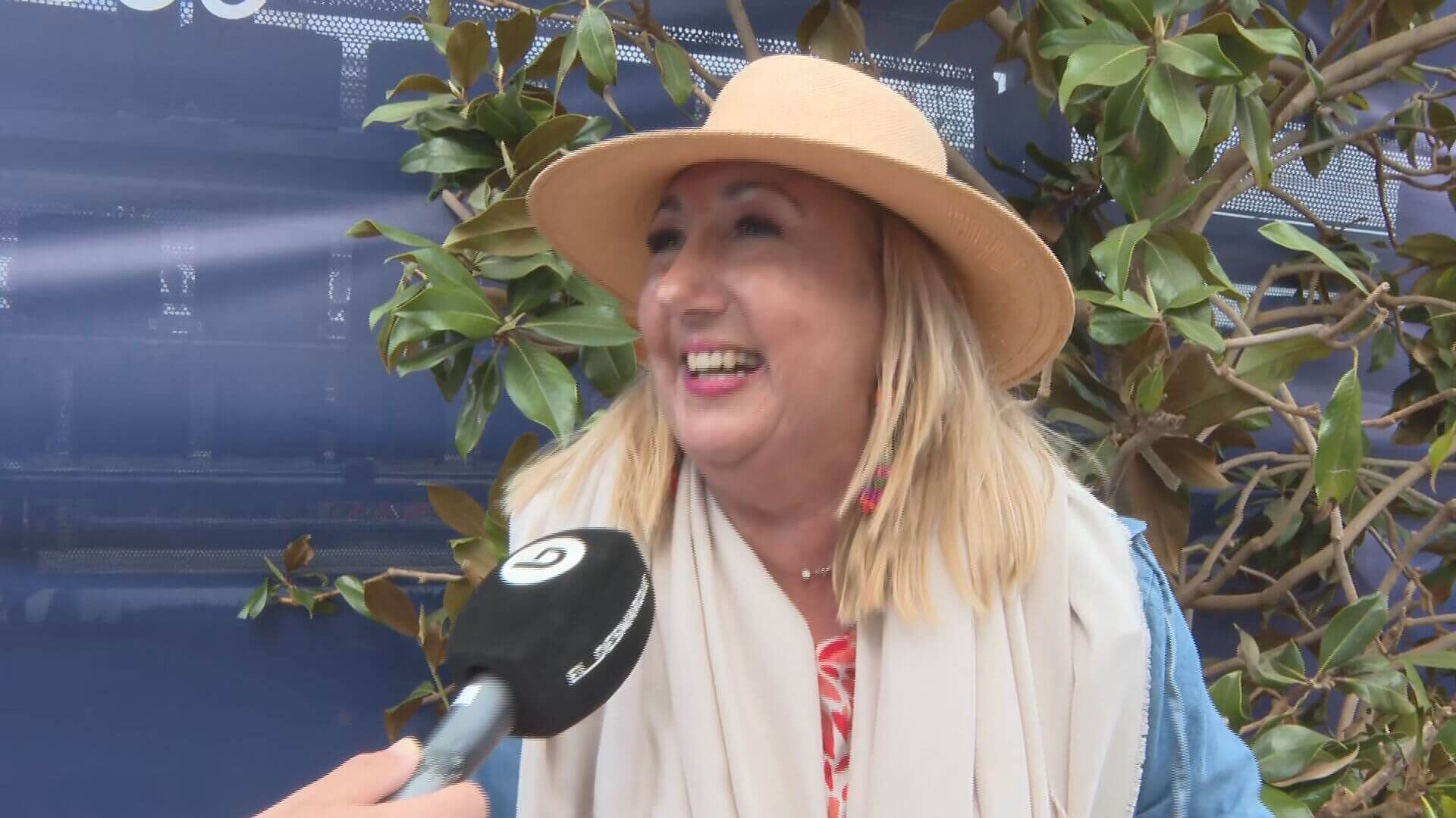  Una aficionada de Carlos Alcaraz en el Conde Godó