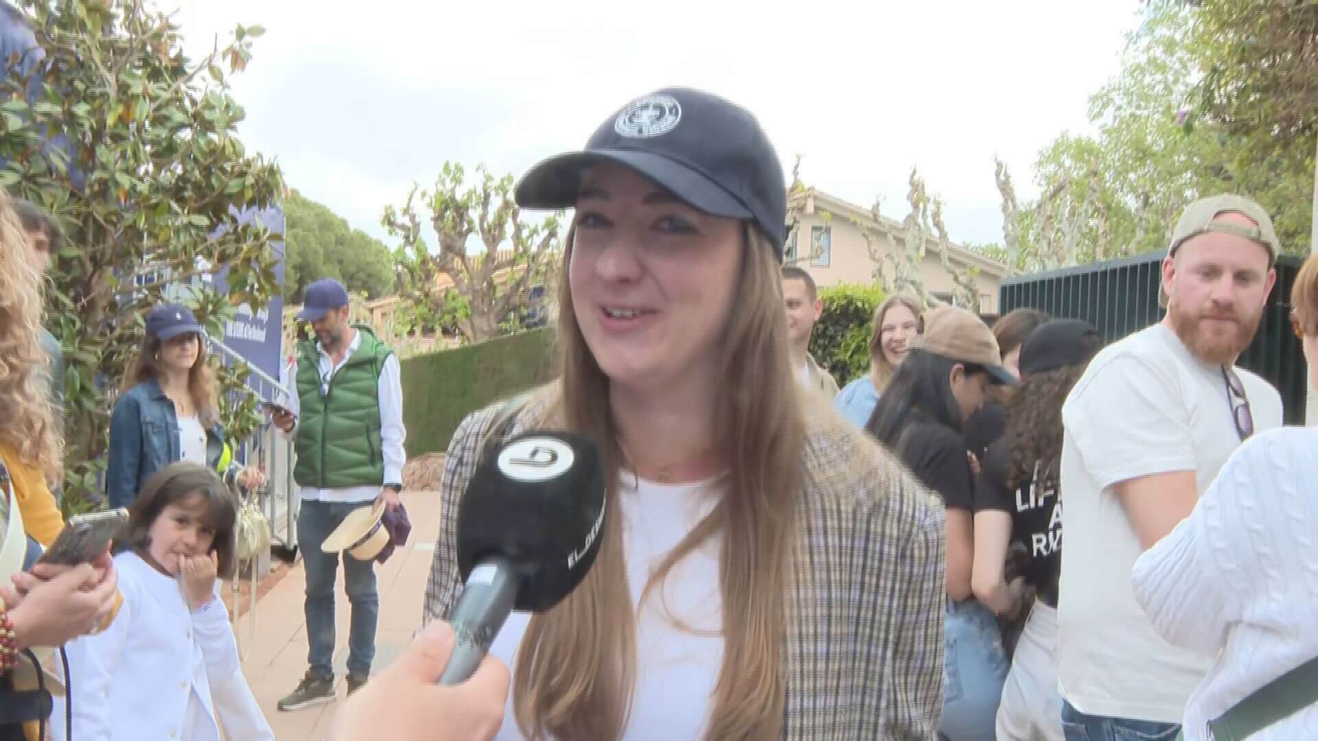  Una aficionada de Carlos Alcaraz en el Conde Godó