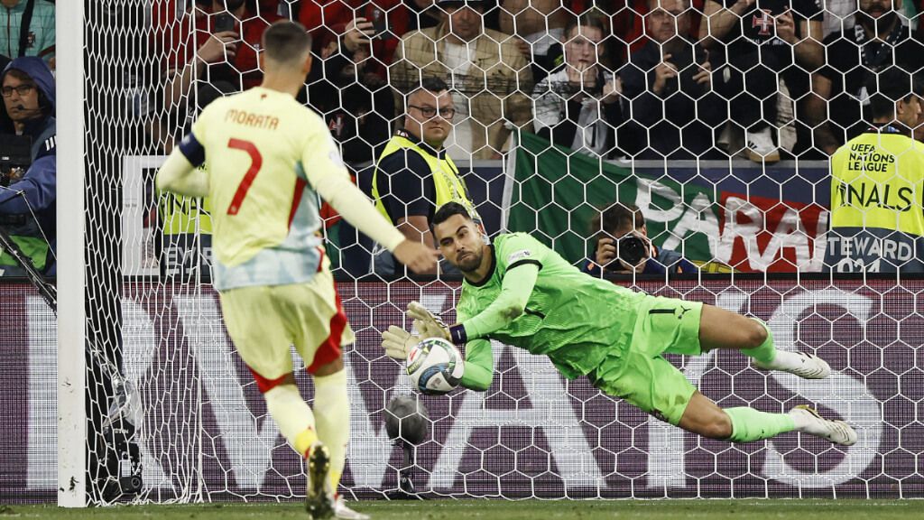 Álvaro Morata en el lanzamiento del penalti.