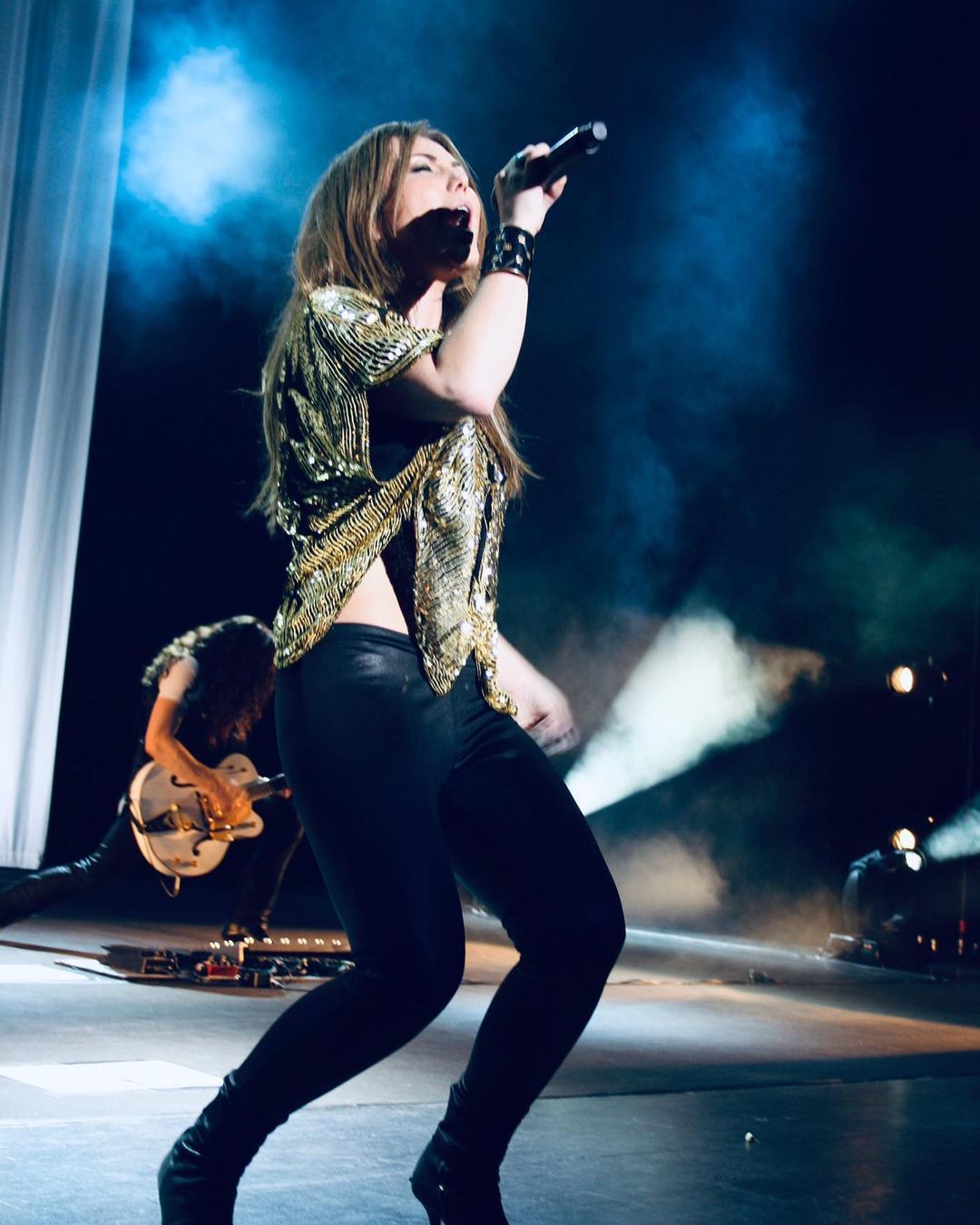 Amaia Montero en uno de sus conciertos (@amaiamonterooficial)