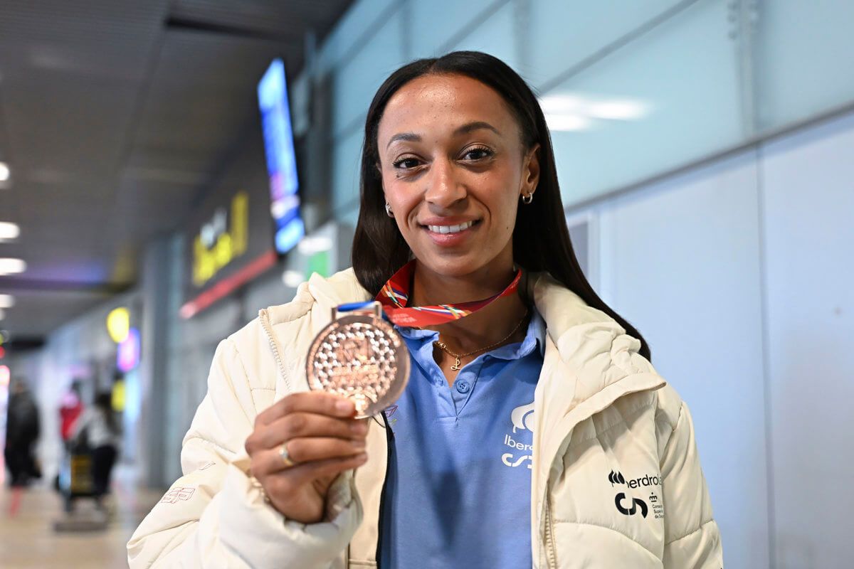  Ana Peleteiro, a su llegada a España del Mundial de Nankín.