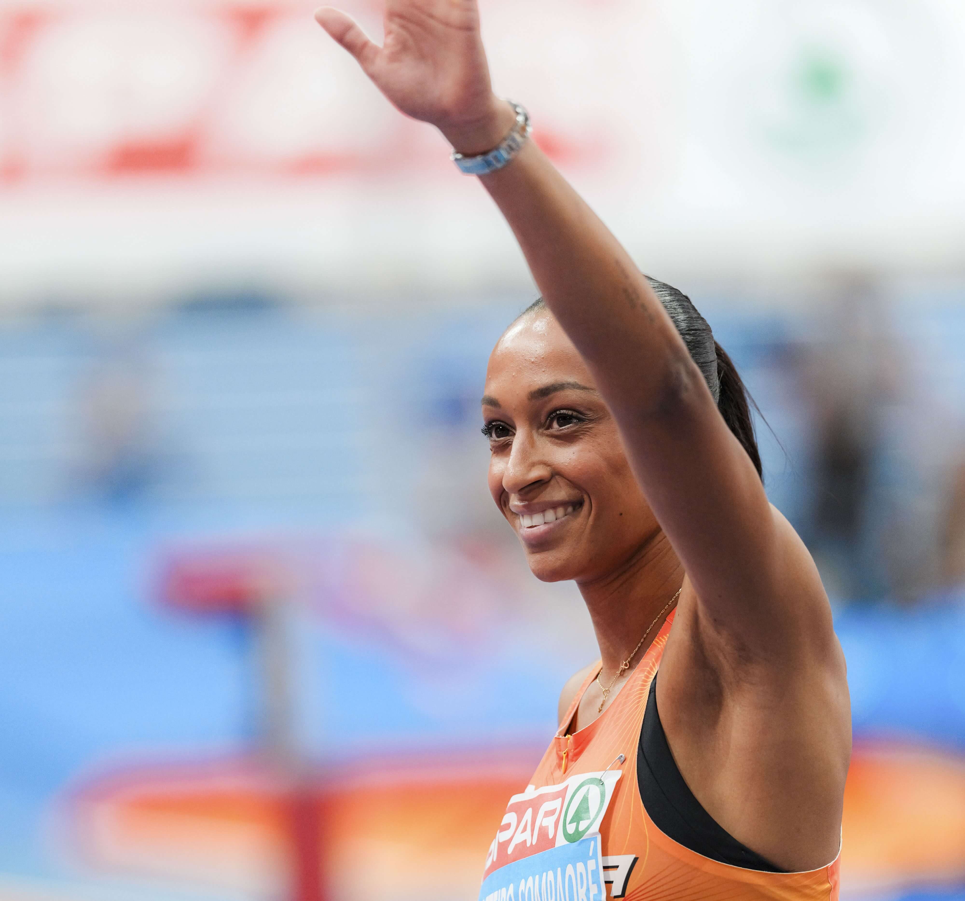  Ana Peleteiro, tras proclamarse campeona en triple salto.