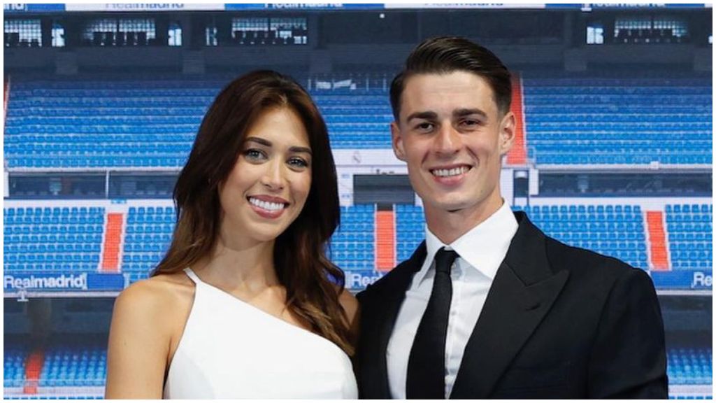  Andrea Martínez y Kepa, en la presentación del jugador.