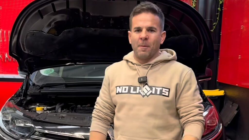  Ángel Gaitán, mecánico e influencer de automoción.