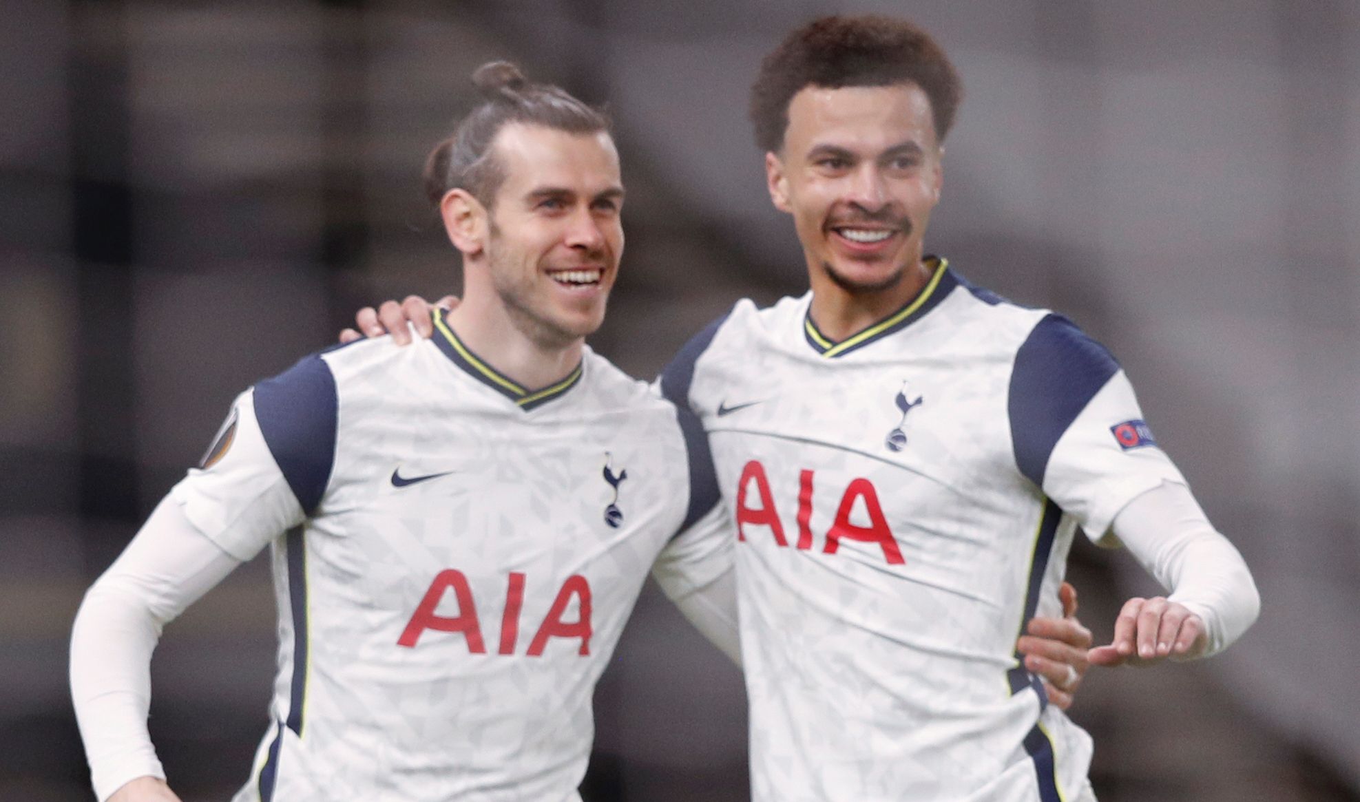  Bale y Dele Alli celebran un gol del Tottenham ante el Wolfsberger.