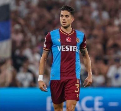 Bartra en su etapa en el fútbol turco