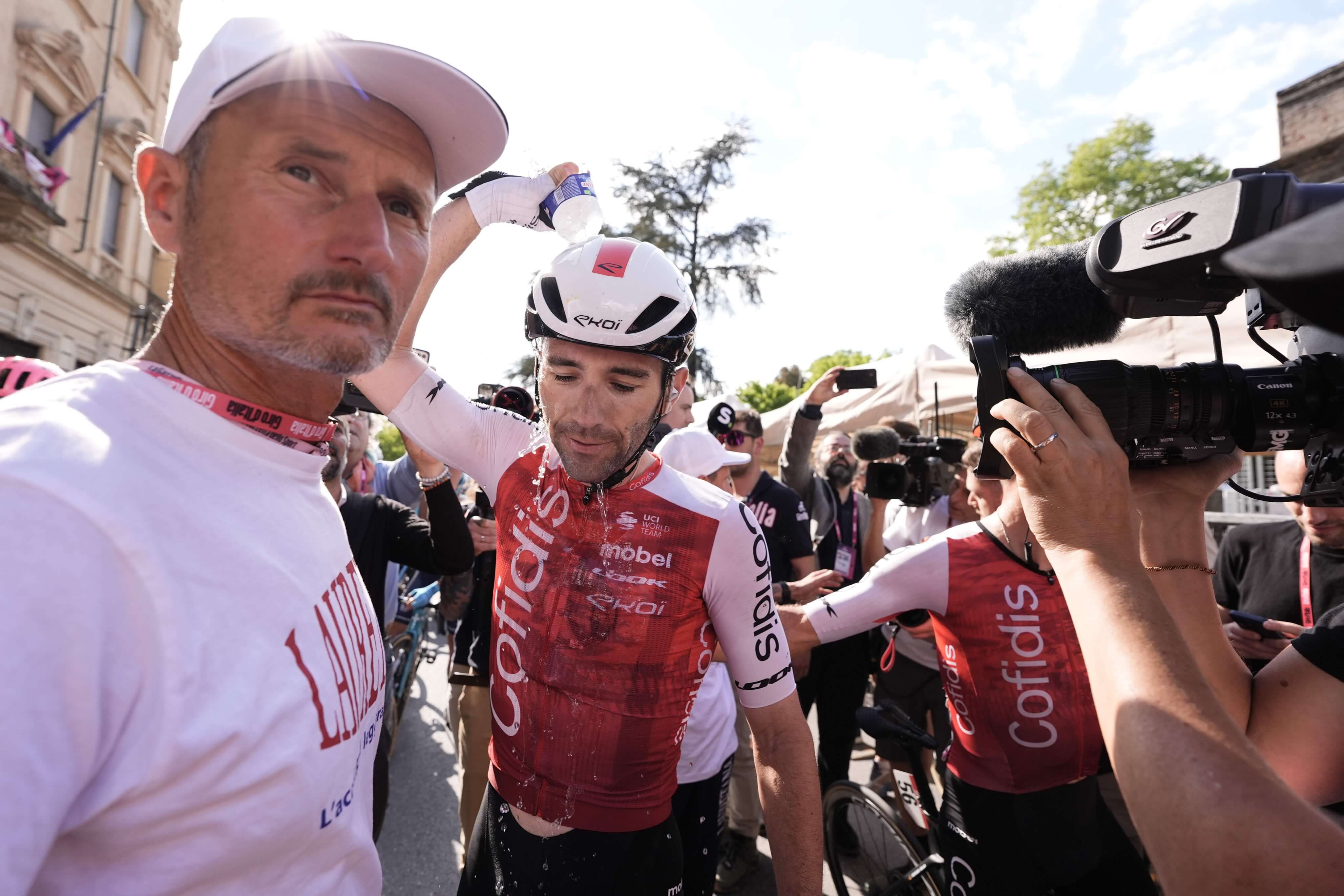 Benjamin Thomas celebra su triunfo en el Giro en Lucca.