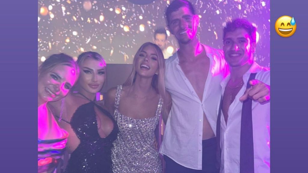 Courtois 'descamisado' en su preboda