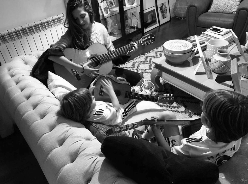 Sara Carbonero con sus hijos, Martín y Lucas