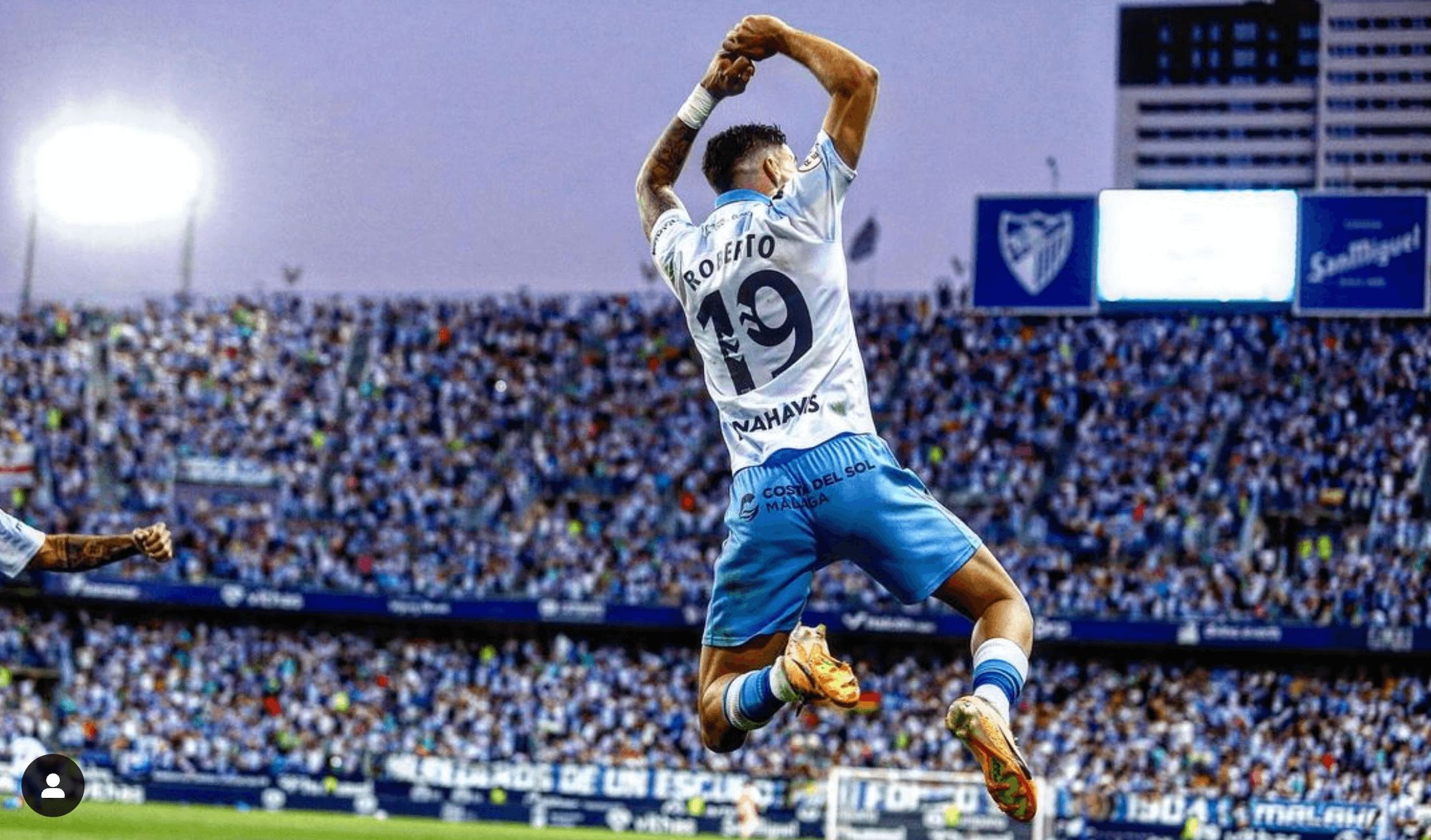  Roberto celebra como Cristiano Ronaldo en La Rosaleda. (@roberto10fj)
