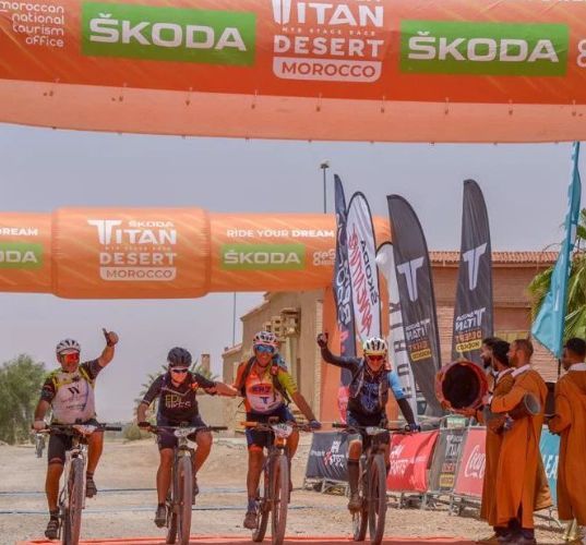  Antonio Rodríguez cruzando la línea de mete de la Neom Titan de Marruecos (Foto: @navarrete_titan