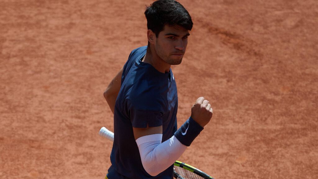  Carlos Alcaraz celebrando un punto de la final (Cordon Press)