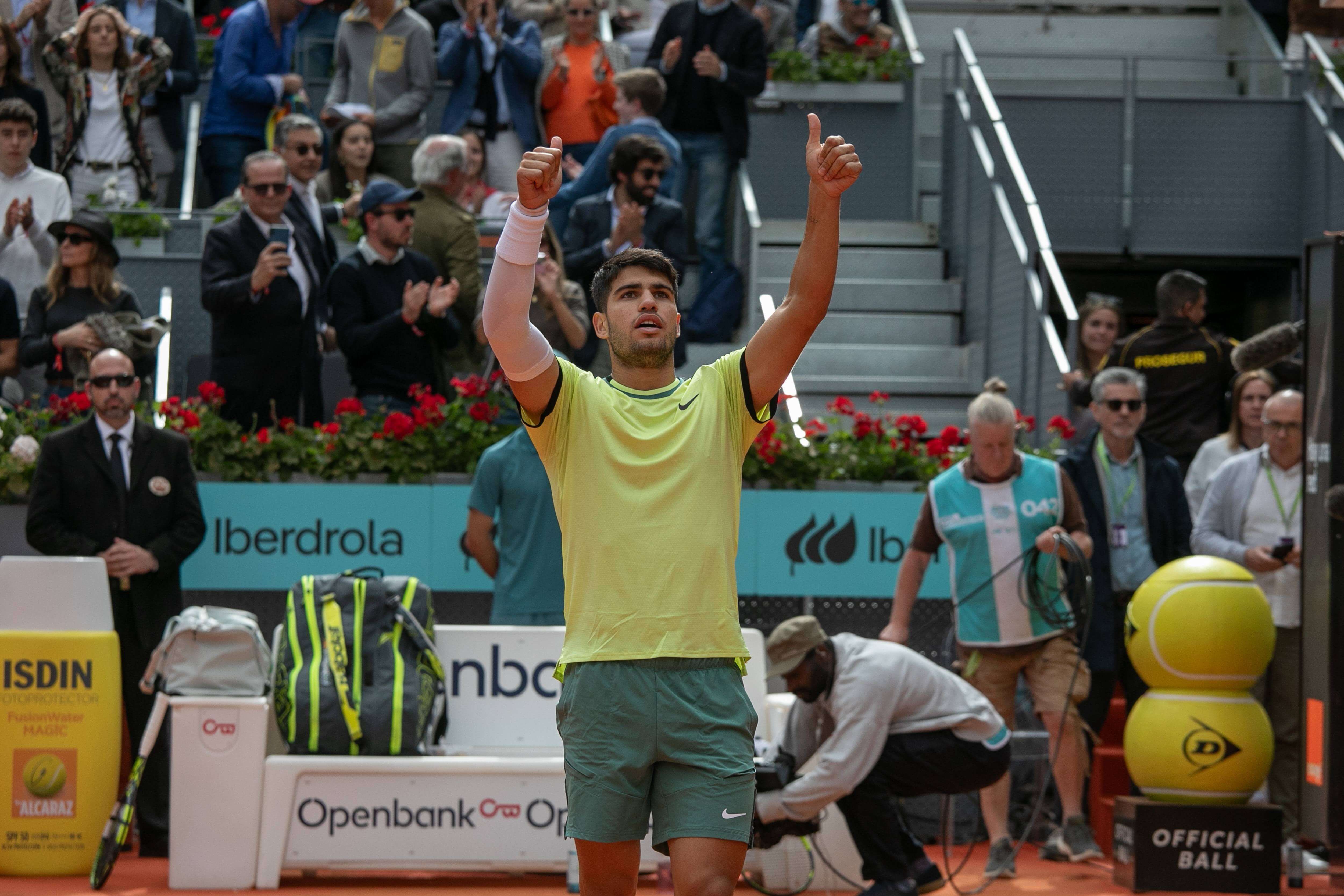  Carlos Alcaraz, antes de su partido contra Struff en el Mutua Madrid Open.