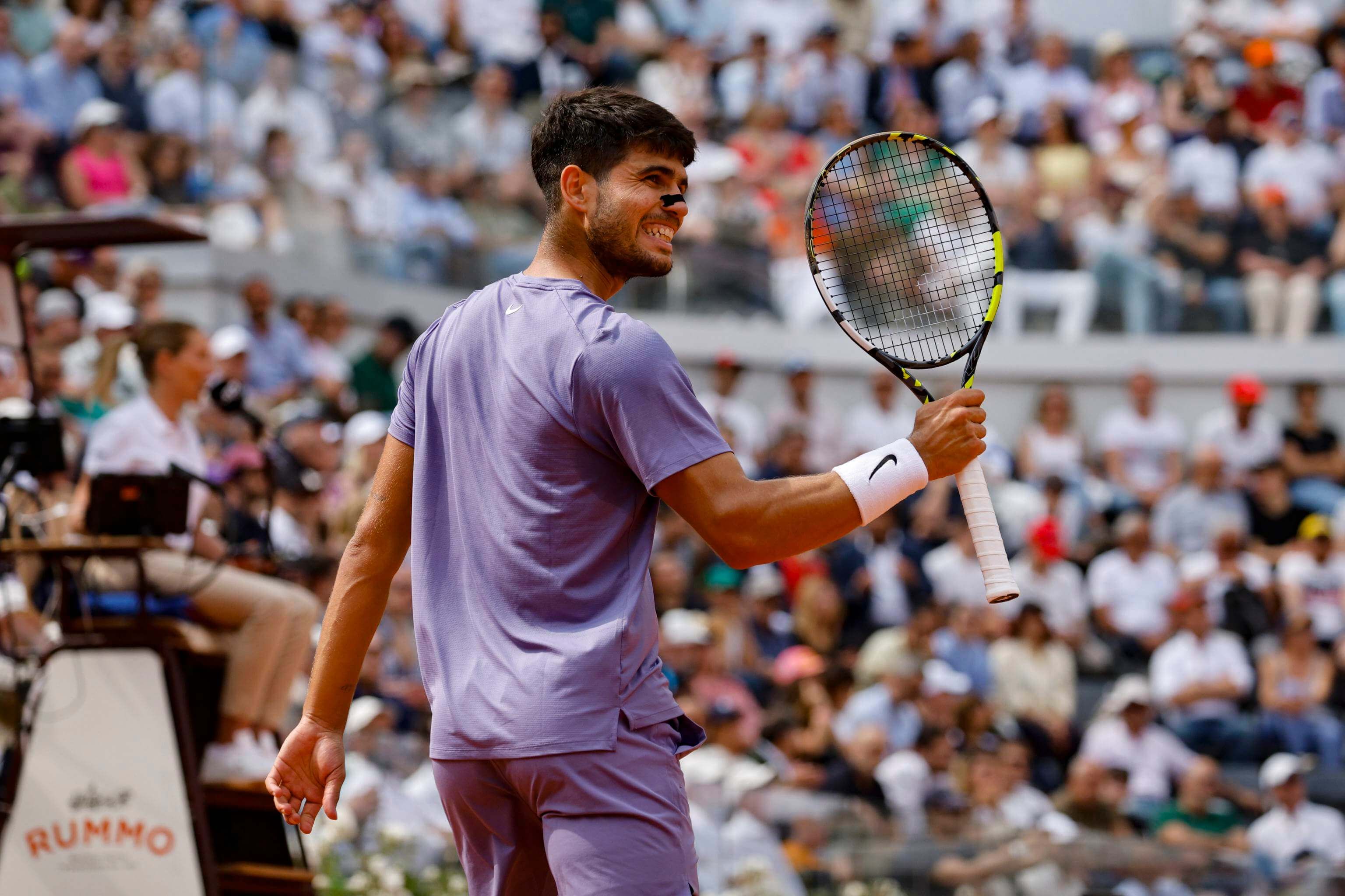  Carlos Alcaraz celebra un punto ante Jack Draper en Roma.