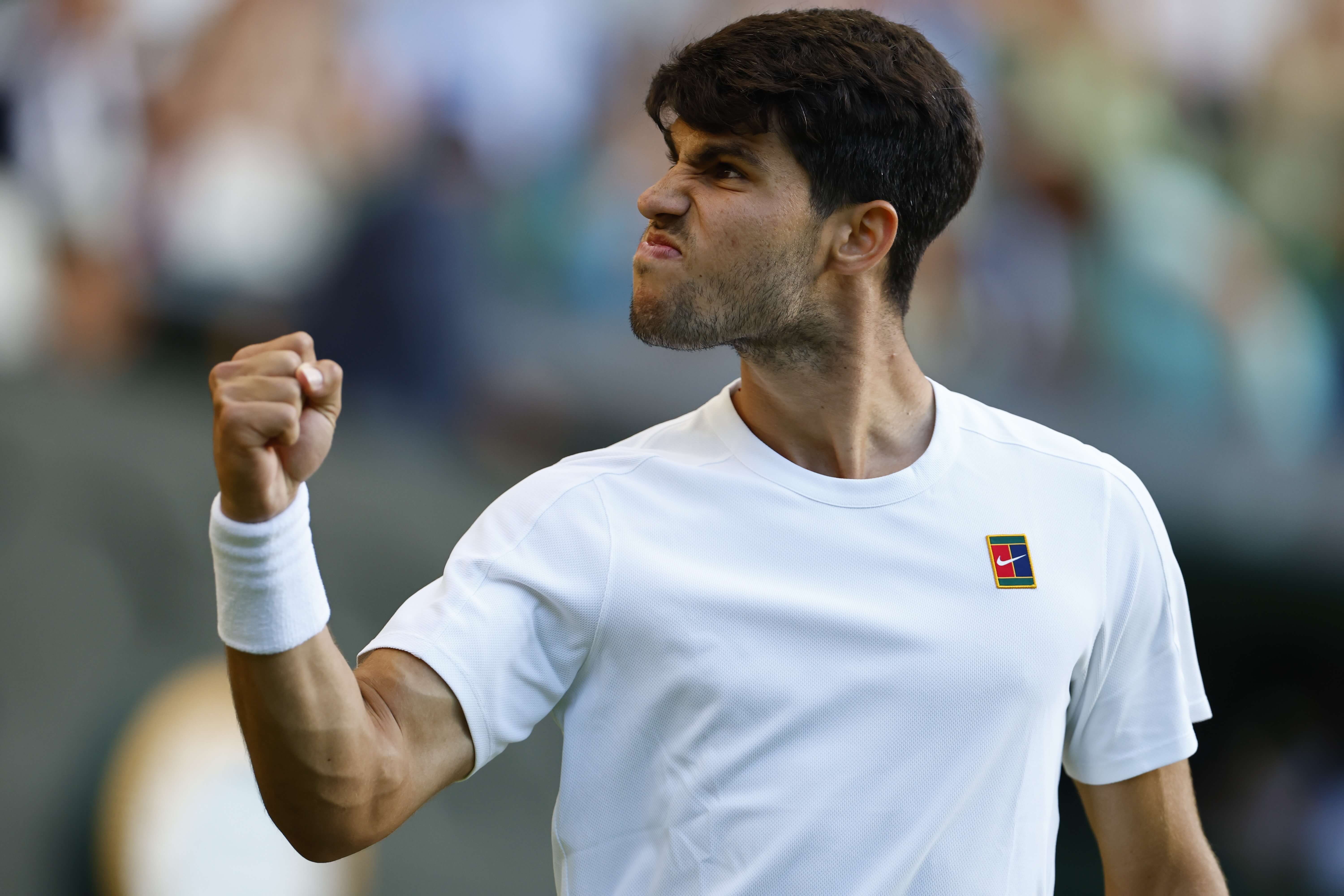  Carlos Alcaraz se clasifica para los octavos de final de Wimbledon.