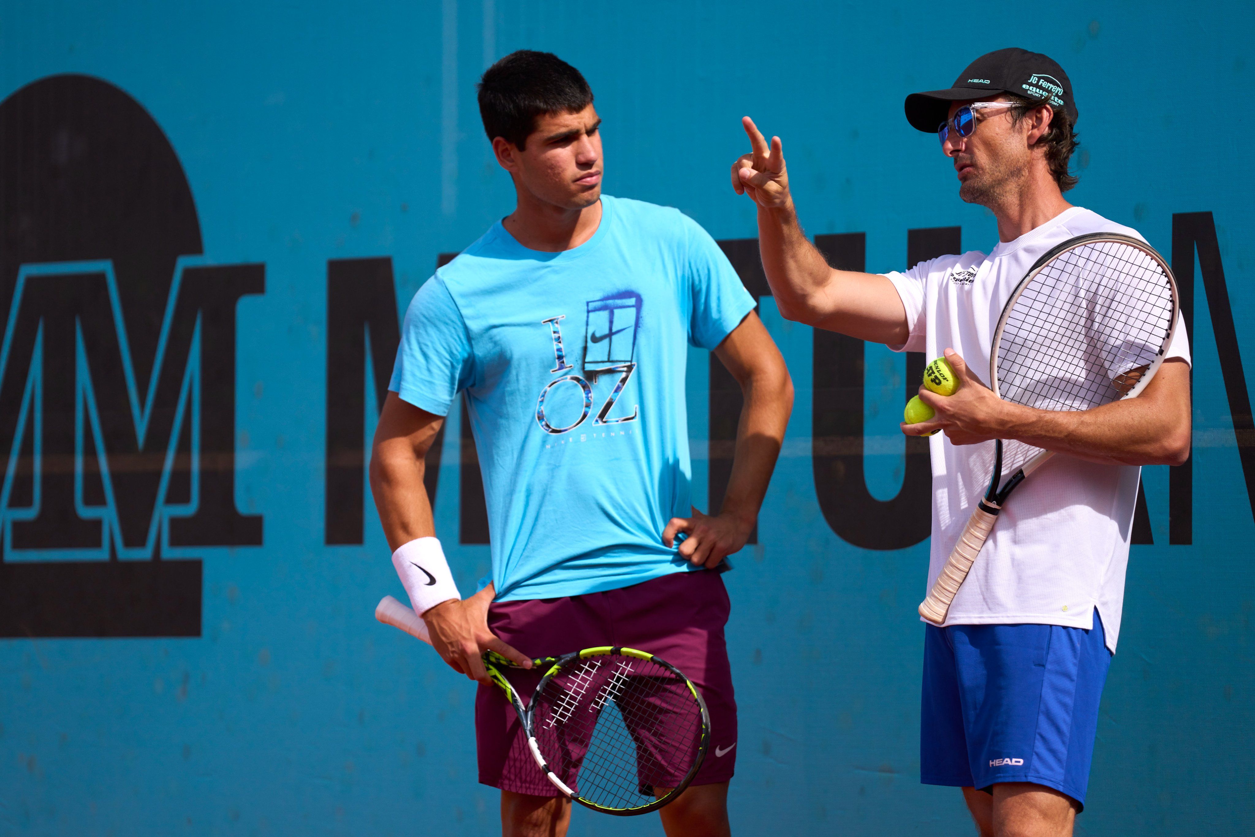  Carlos Alcaraz y Juan Carlos Ferrero durante un entrenamiento