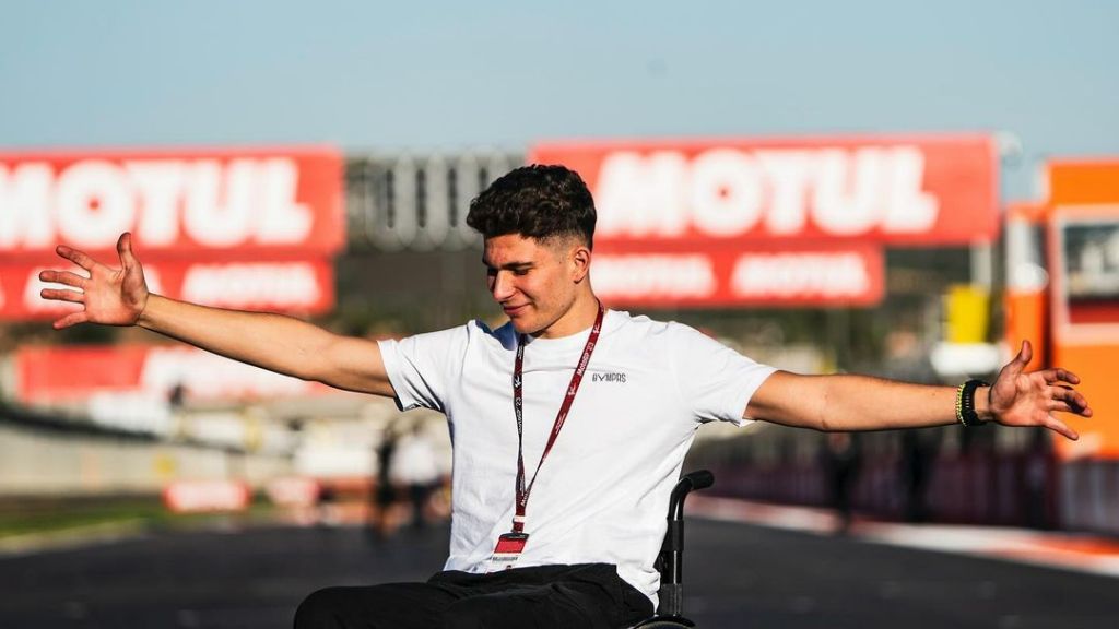  Carlos Tatay, en el GP de Valencia de MotoGP.