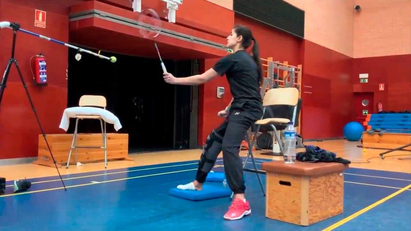  Carolina Marín trabajando una semana después de ser operada del cruzado.