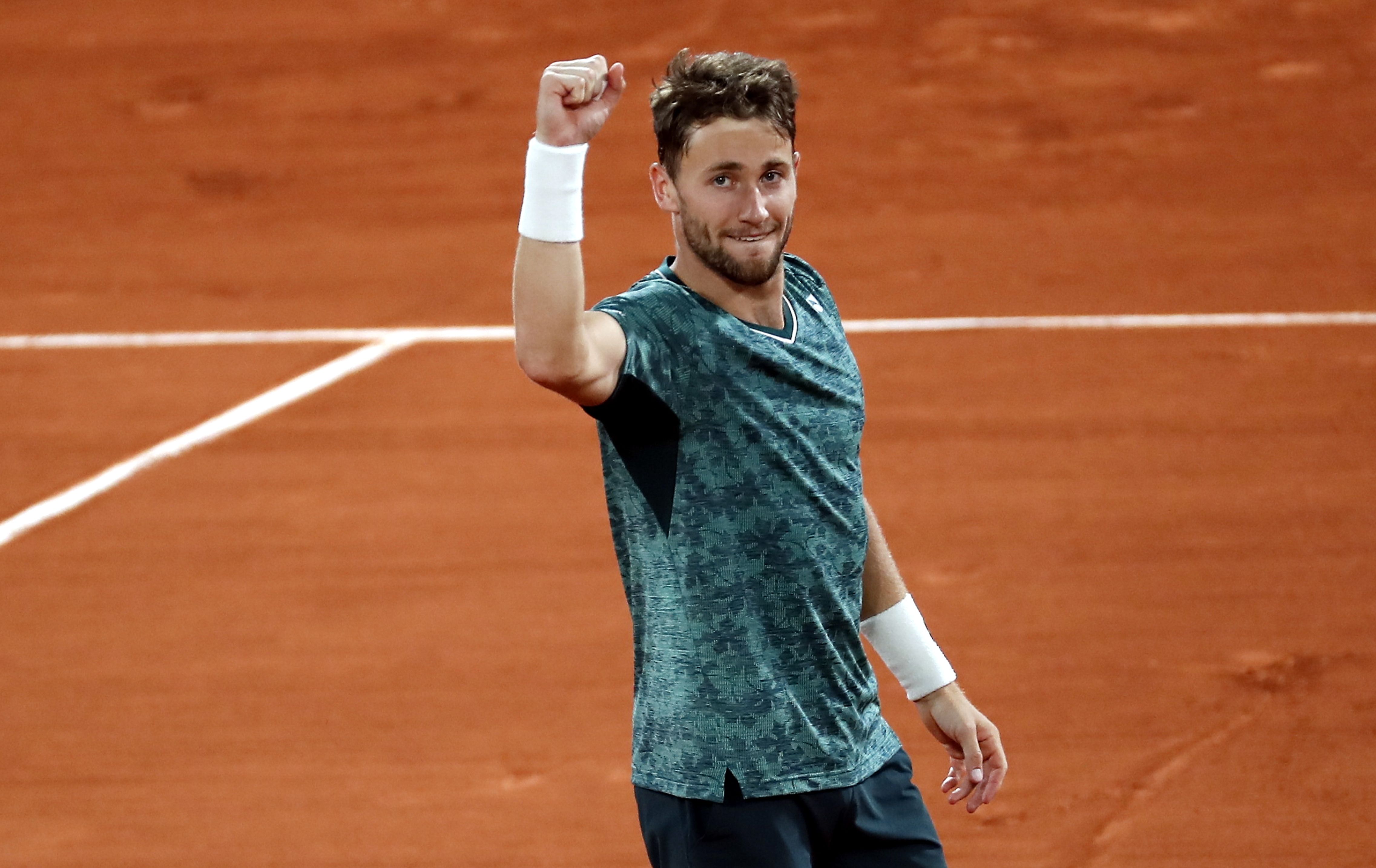  Casper Ruud celebra su triunfo ante Cilic en Roland Garros.
