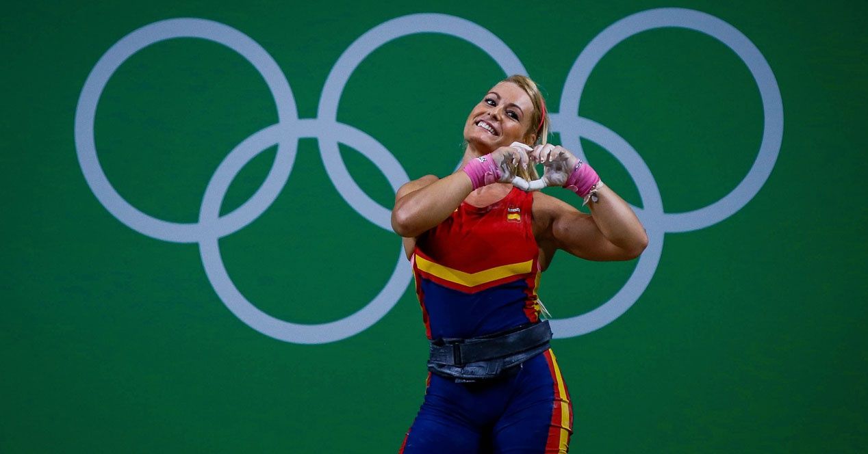 Lydia Valentín celebra su medalla en Río.