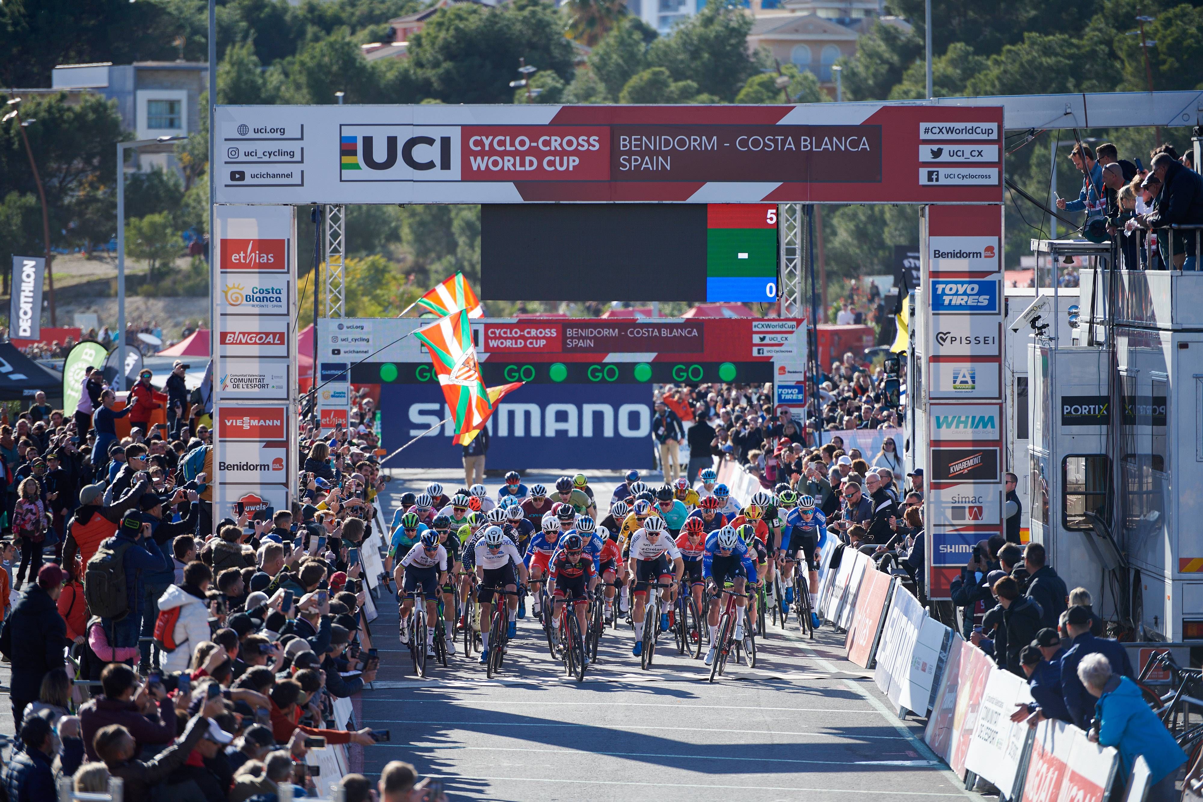 Inicio de la carrera copa de cyclo-cross, Benidorm.