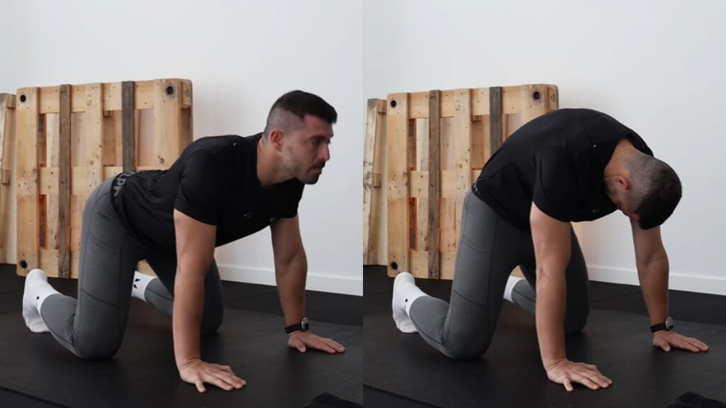  Sergio Peinado ejecutando el cuarto ejercicio de su rutina de movilidad (@sergiopeinadotrainer)