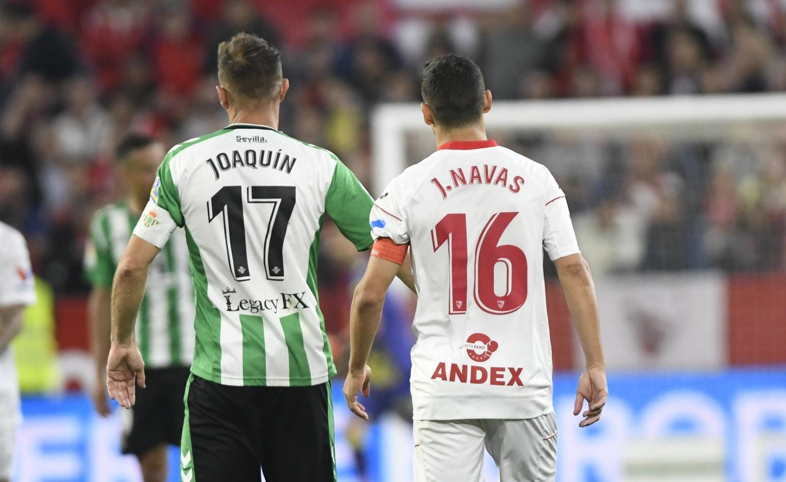 Joaquín y Jesús Navas, durante un derbi.