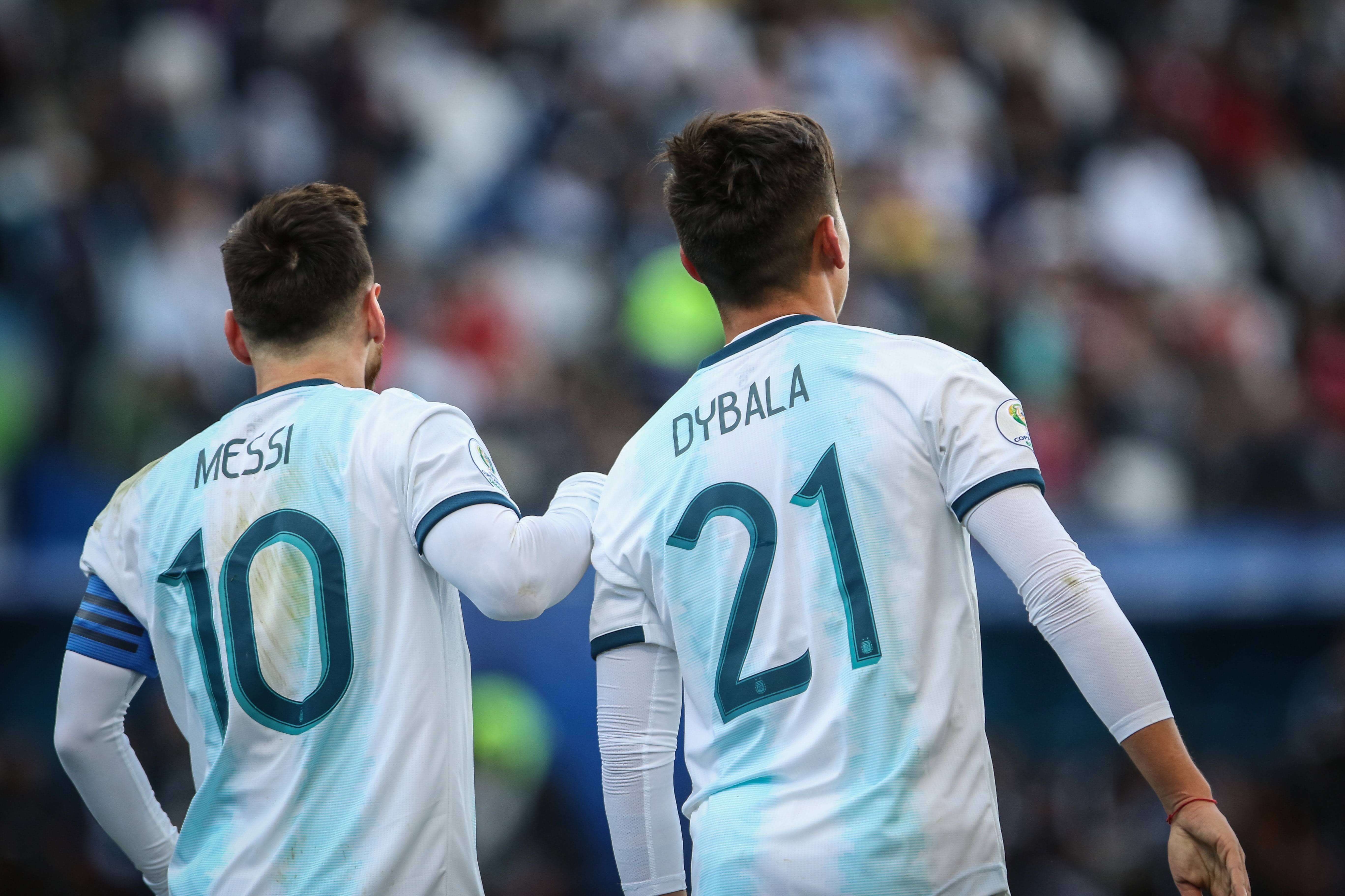 Leo Messi y Paulo Dybala con la Selección Argentina