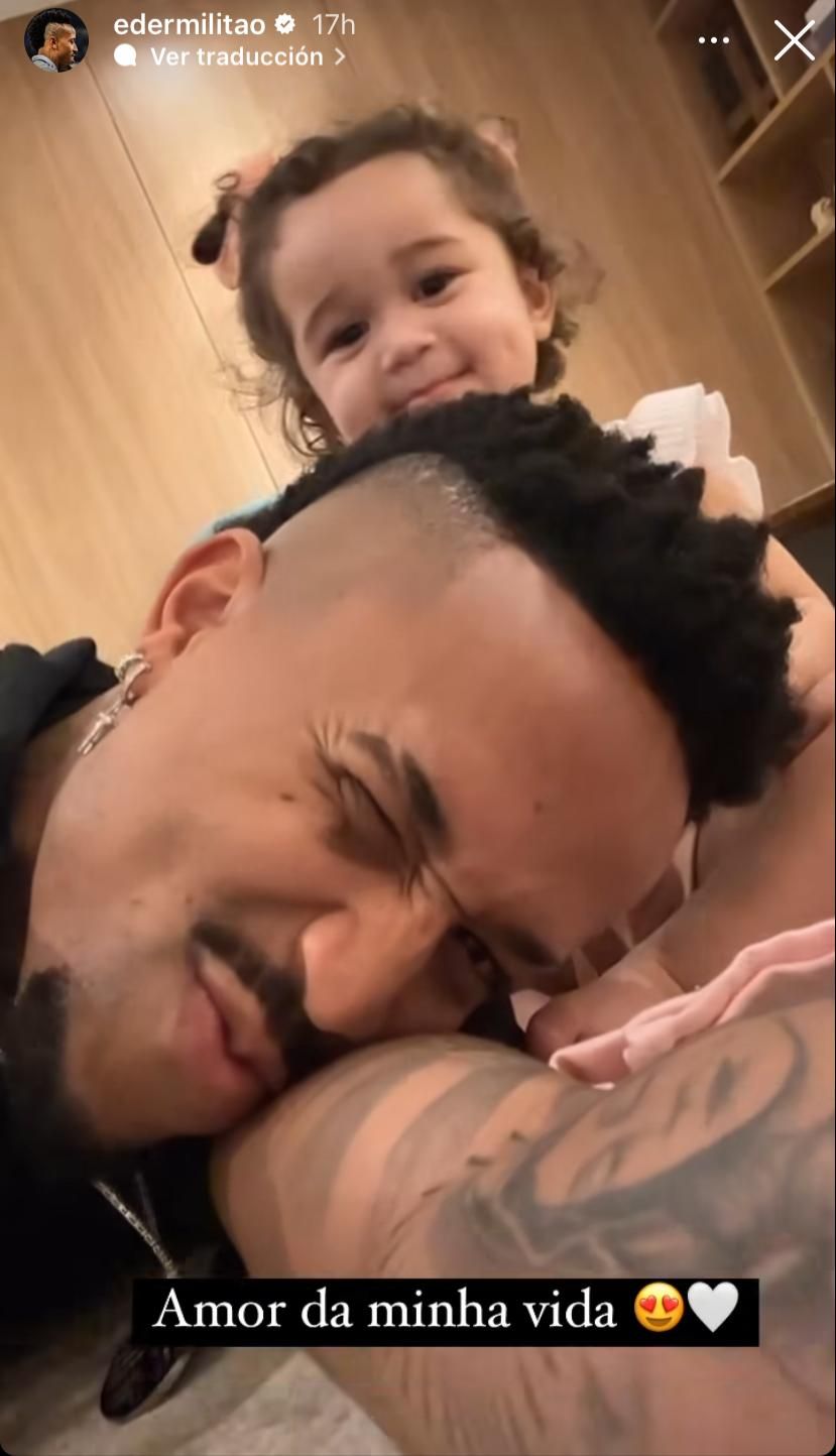 Eder Militao junto a su hija, Cecilia (@edermilitao)