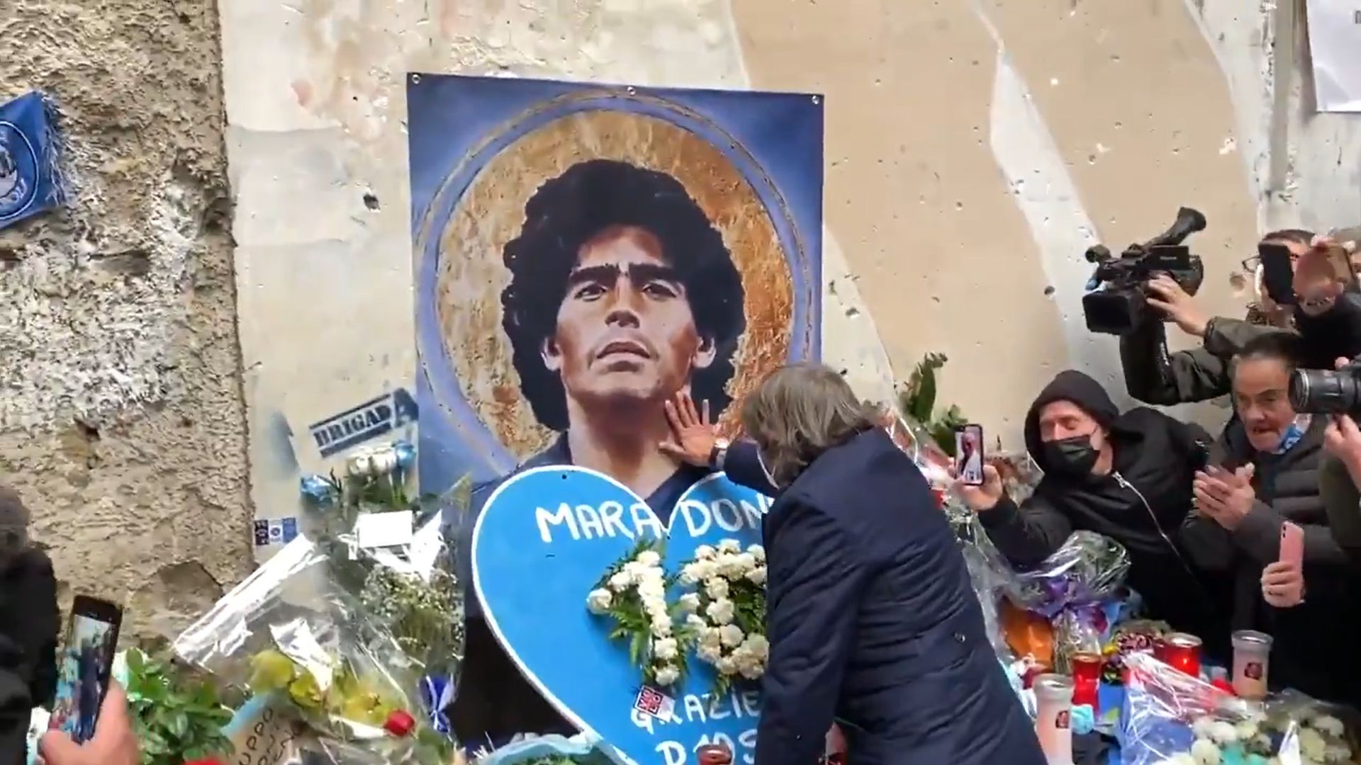  El homenaje de la Roma y Bruno Conti a Maradona en Nápoles.