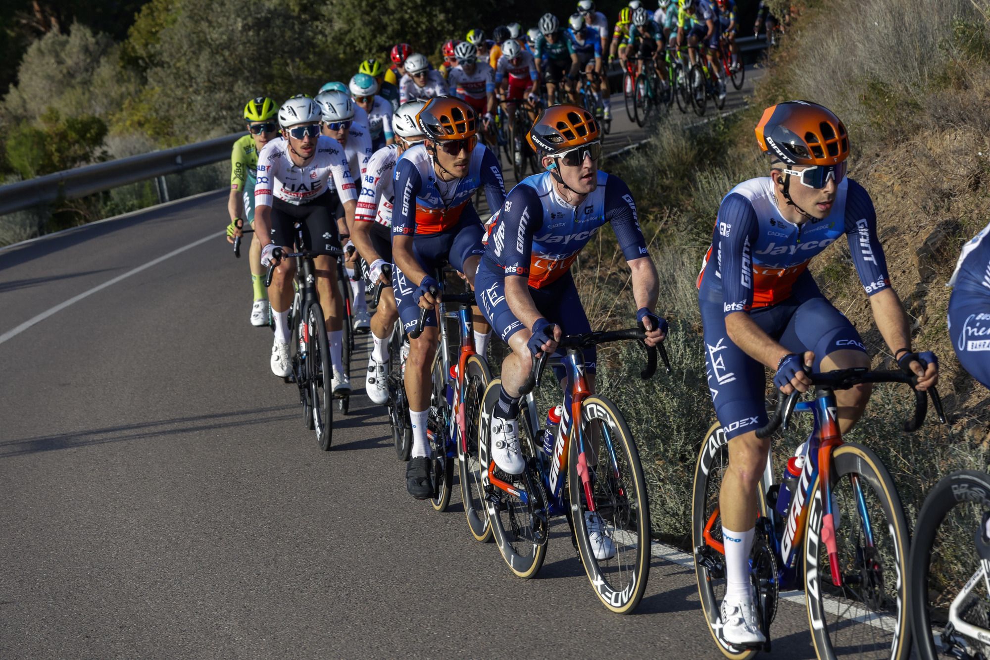 El italiano Alessandro Tonelli culmina una victoria histórica en el estreno de la 75 VCV (Fotos: V