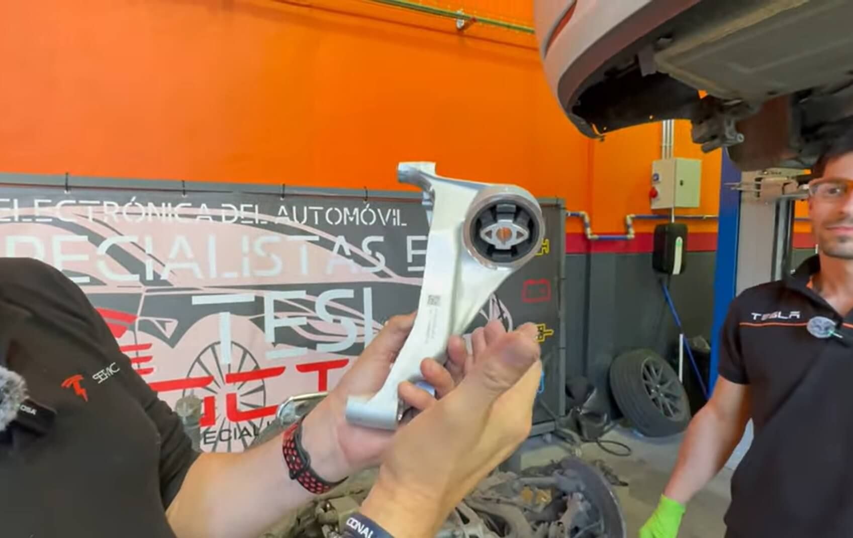  El silentblock completo que colocarán al Tesla