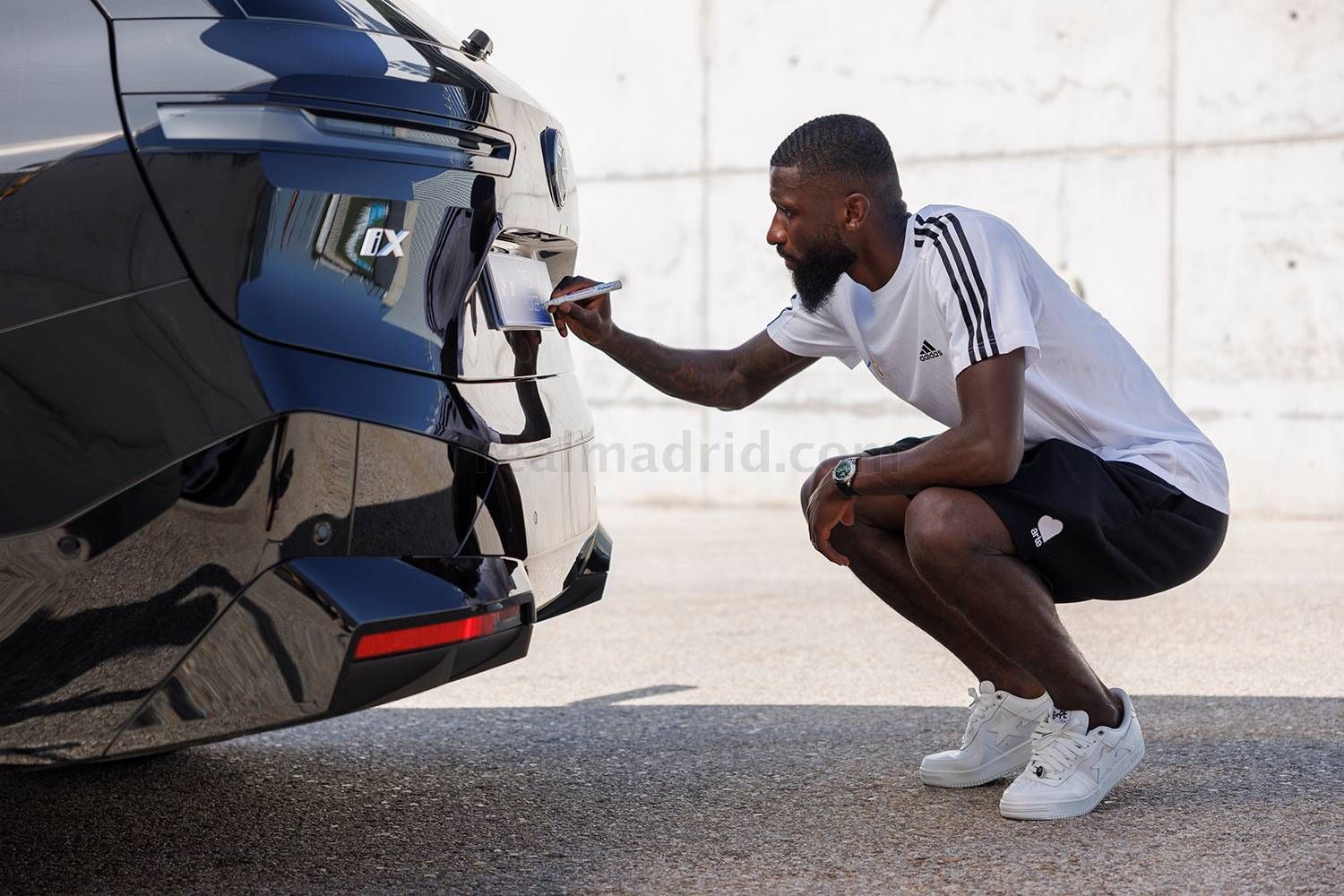  Antonio Rüdiger, con su nuevo BMW.