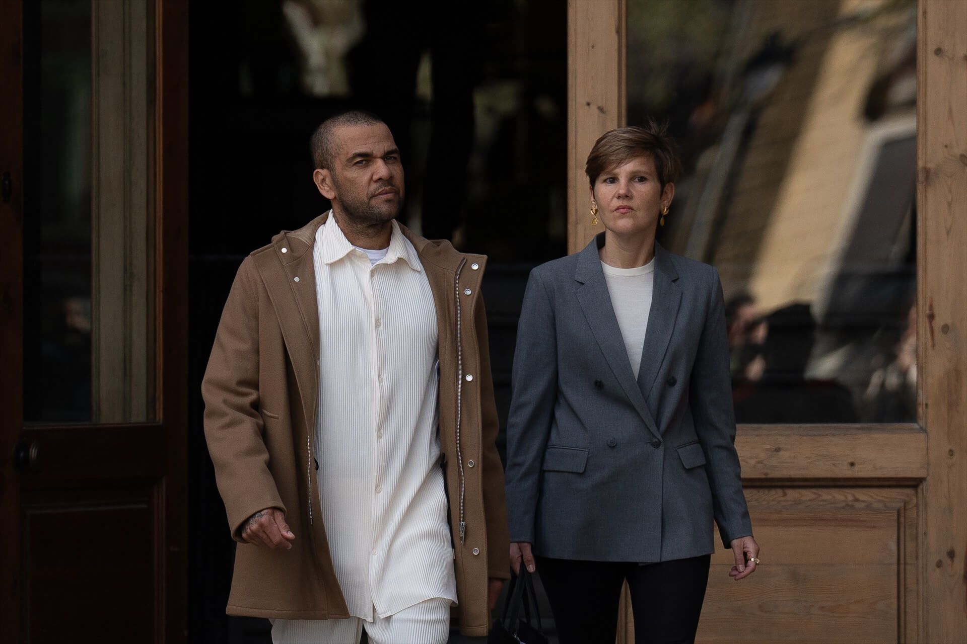 Dani Alves en la salida de la Audiencia de Barcelona