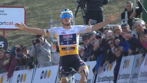  Evenepoel, celebrando una etapa de la Volta a Catalunya (Foto:VoltaCatalunya).