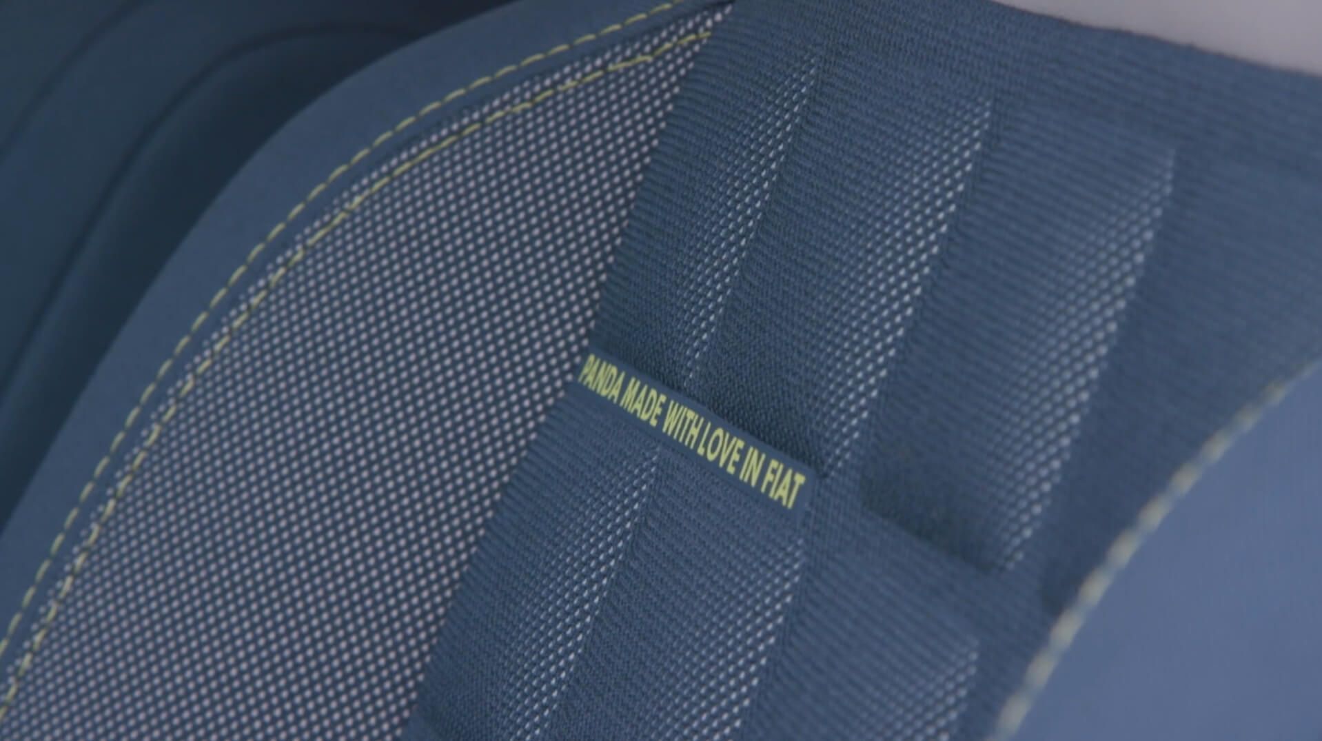  El bordado del Grande Panda Electric con mensaje de FIAT.