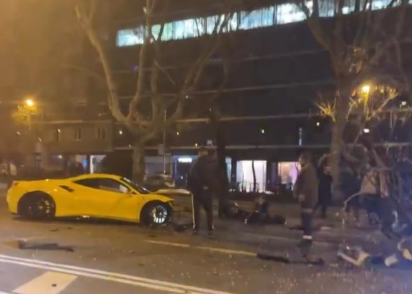  El Ferrari que esta madrugada se ha estrellado en Castellana.