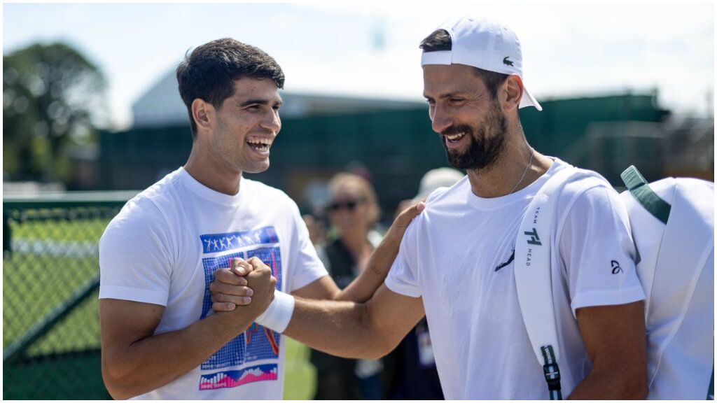 Carlos Alcaraz y Novak Djokovic en Wimbledon.