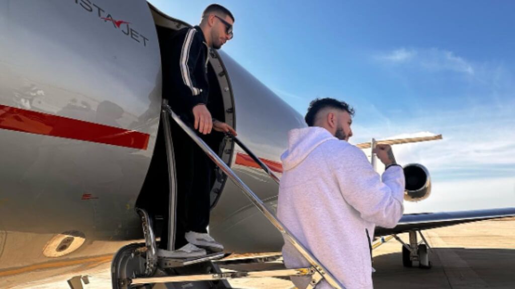  Ilia Topuria y Omar Montes en un jet privado para viajar a Georgia