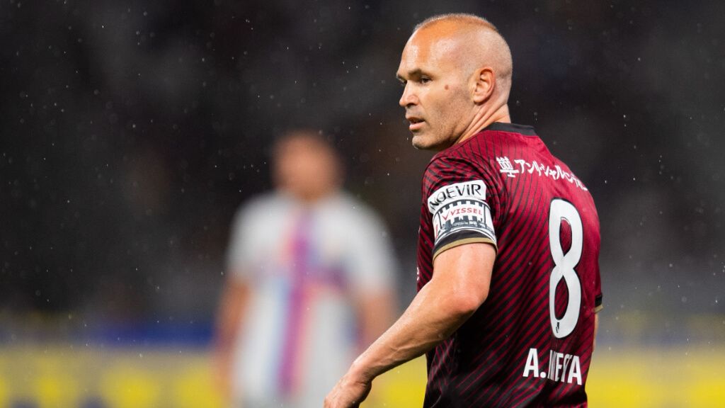 Andrés Iniesta en un partido con el Vissel Kobe