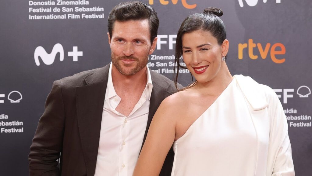  Garbiñe Muguruza y Arthur Borges posan para los medios.