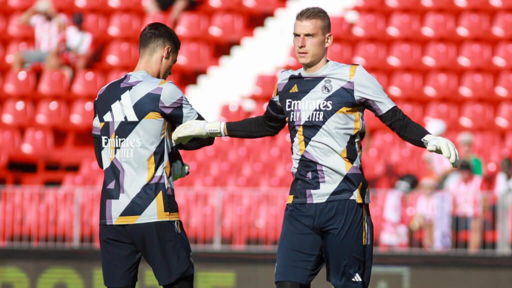  Lunin y Kepa calentando en un partido del Real Madrid (Europa Press)