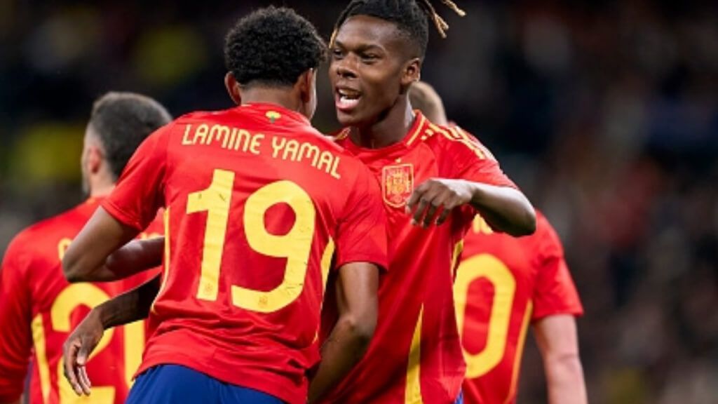  Lamine Yamal celebrando un gol junto a Nico Williams (Europa Press)