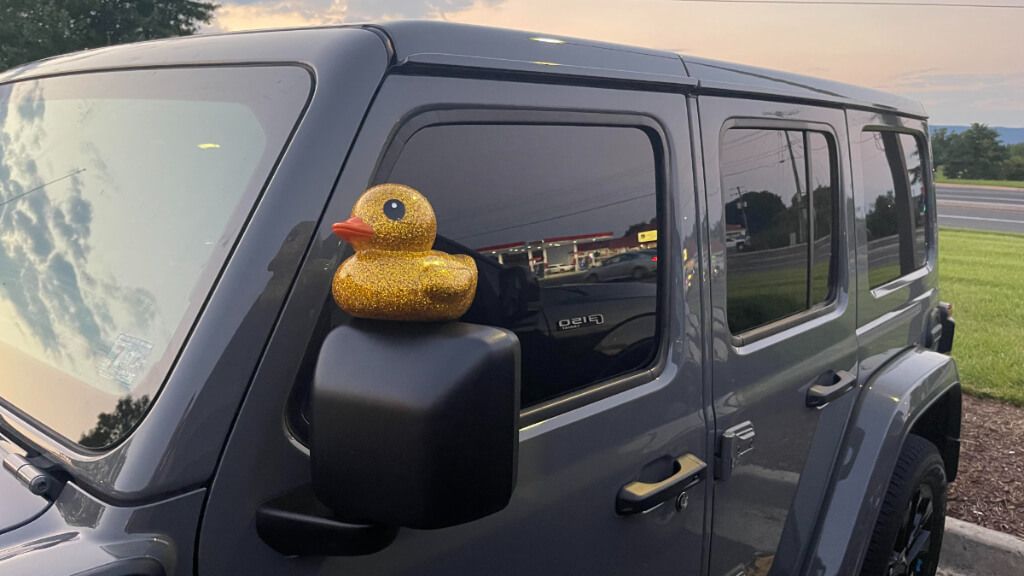  El 'Jeep Ducking' y cómo los patitos de goma aparecen en los coches