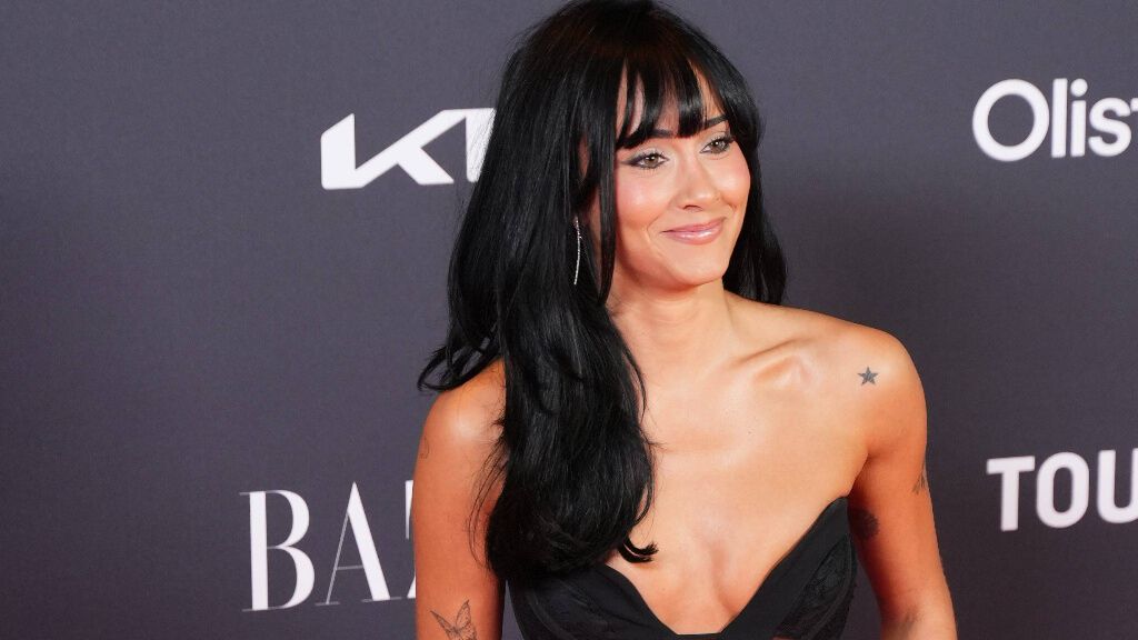 Aitana Ocaña posa frente a los medios