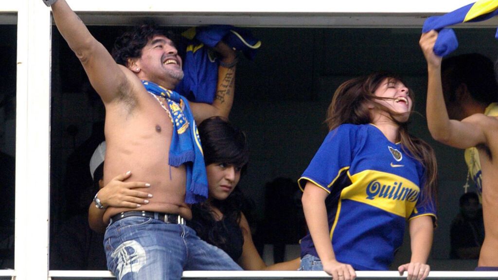  Maradona junto a su hija Dalma en un partido de Boca Juniors (Cordon Press)