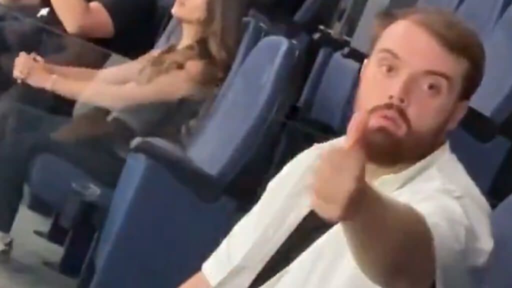  Ibai Llanos en el palco del Bernabéu (@eladiocarrión)