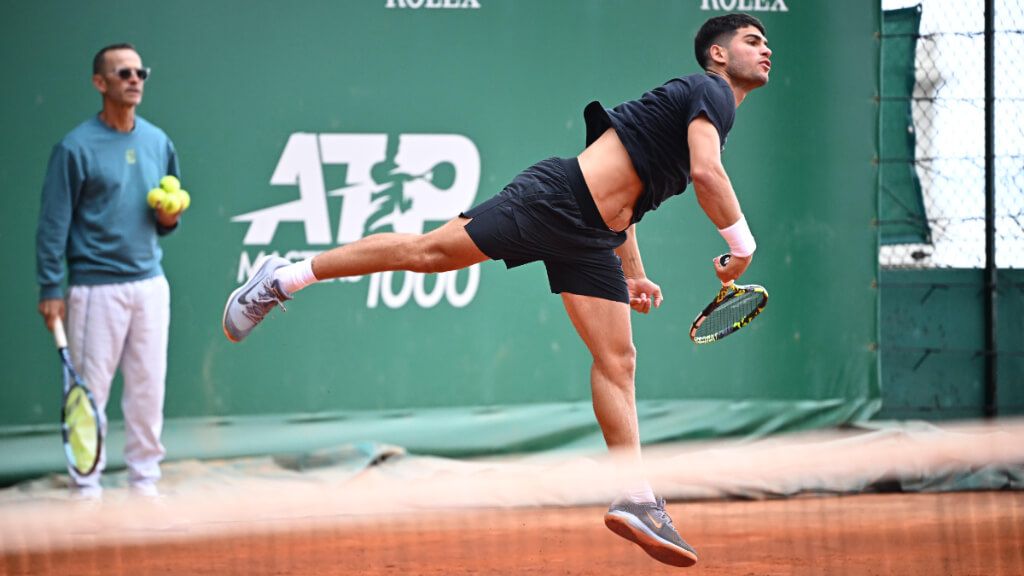 Carlos Alcaraz entrenando para el Open de Montecarlo (Cordon Press)
