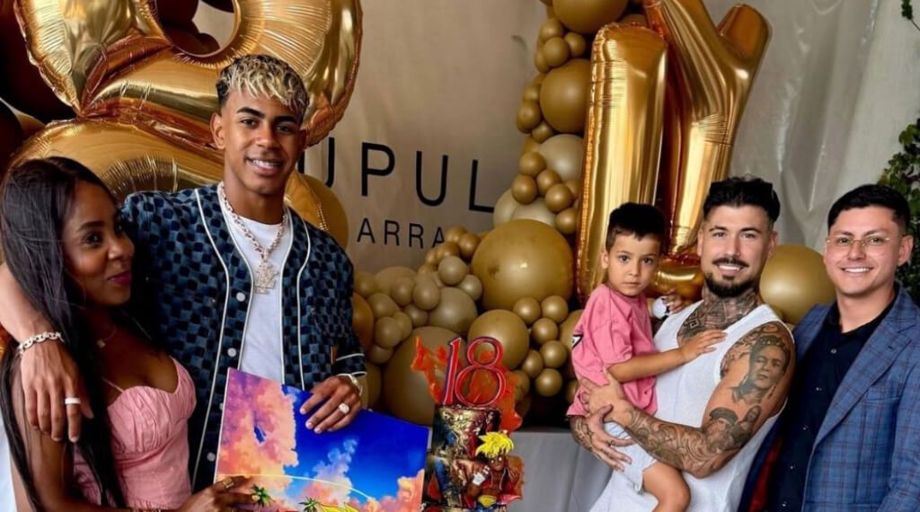 Lamine Yamal, junto a su familia