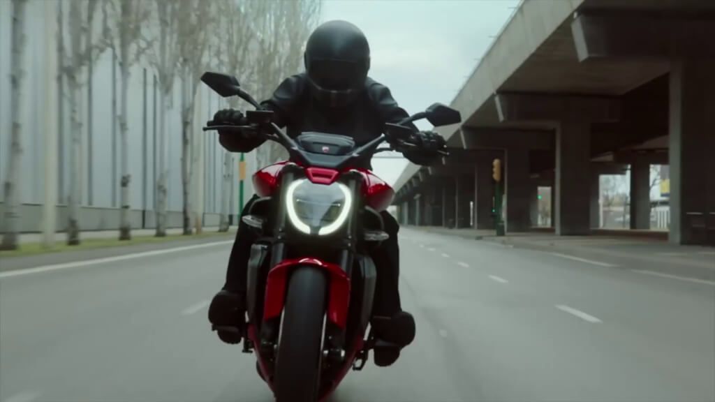  Ducati renueva uno de sus modelos más legendarios y crea la XDiavel V4